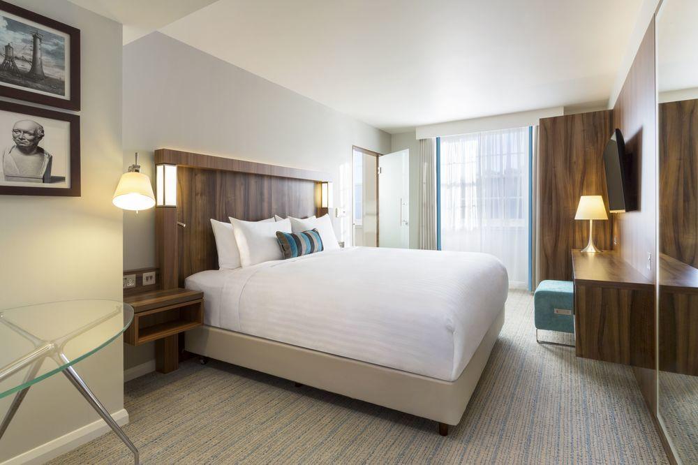 Courtyard By Marriott Hotel